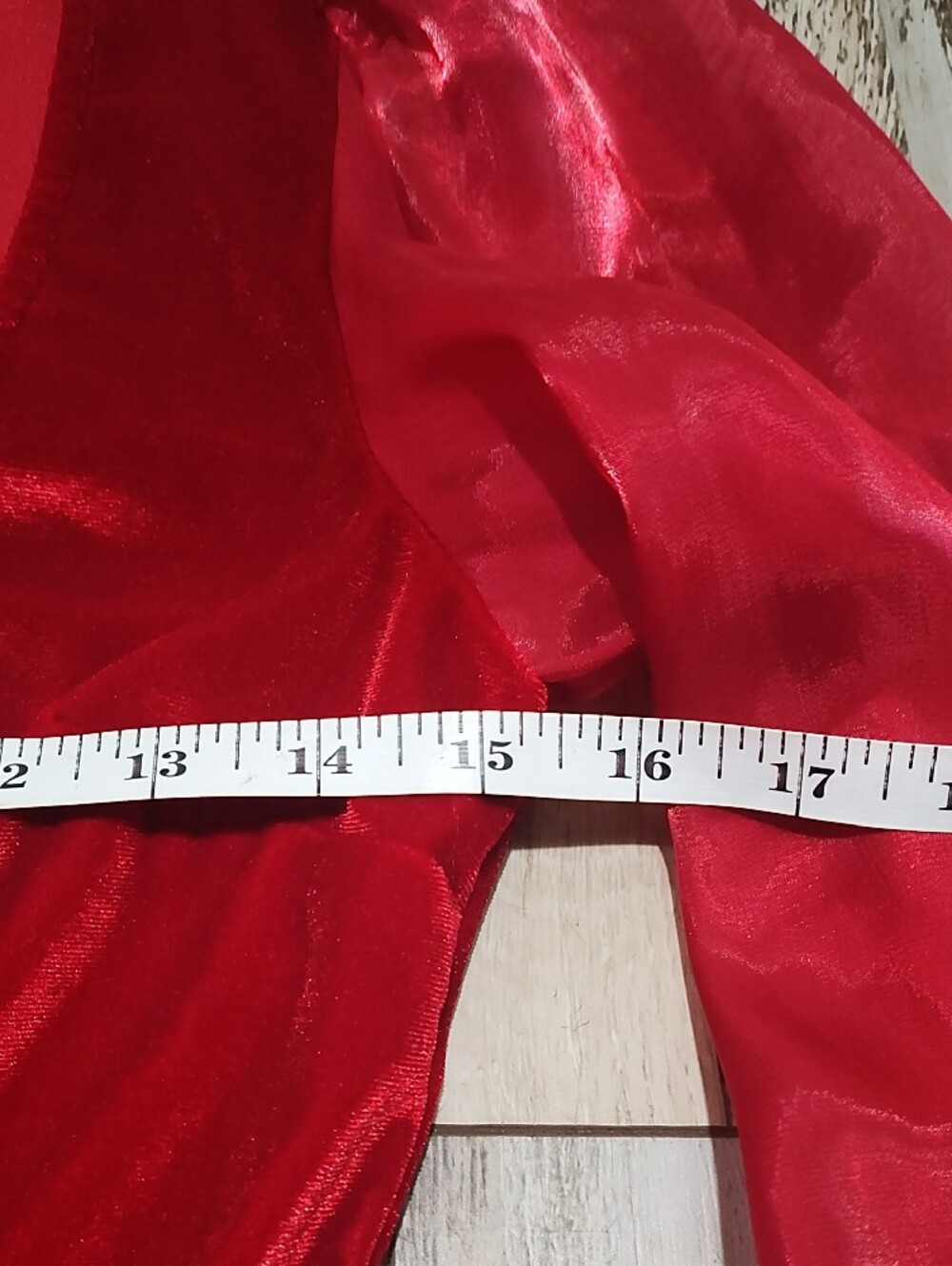 entro Red Velvet High-Rise Bermuda Shorts - Picture 11 of 15